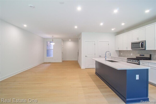 Building Photo - 49530 Coldwater Rdg Dr