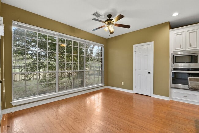 Building Photo - 1915 Lytham Ln