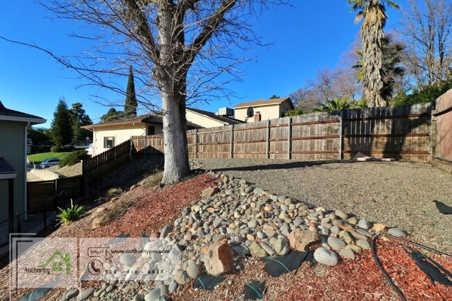 Building Photo - 251 Kamp Way
