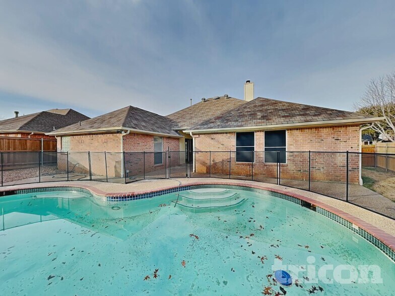 Building Photo - 709 W Park Dr