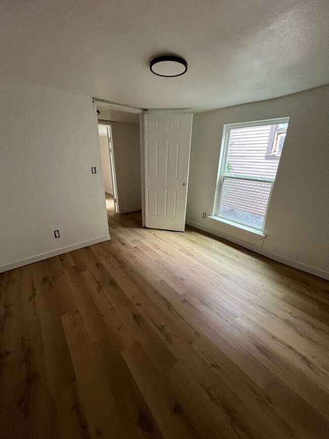 Building Photo - 4 Bed, 2 Bath Home Near Downtown San Antonio