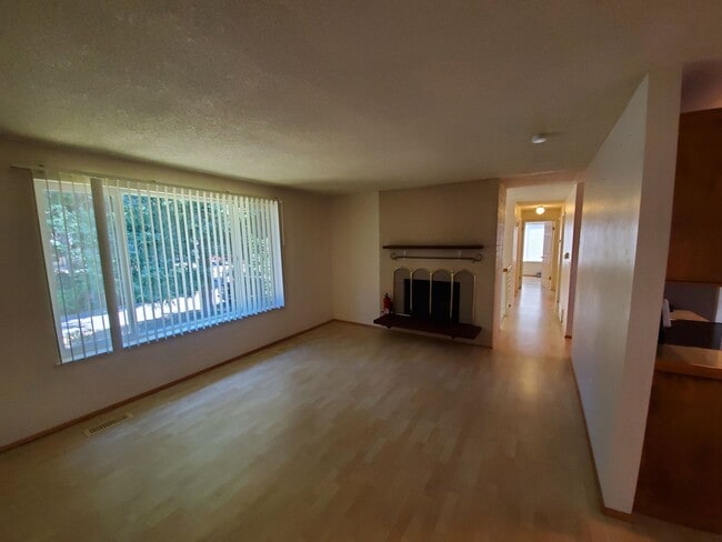 Building Photo - 3 Bed, 1.75 bath Home in Port Orchard