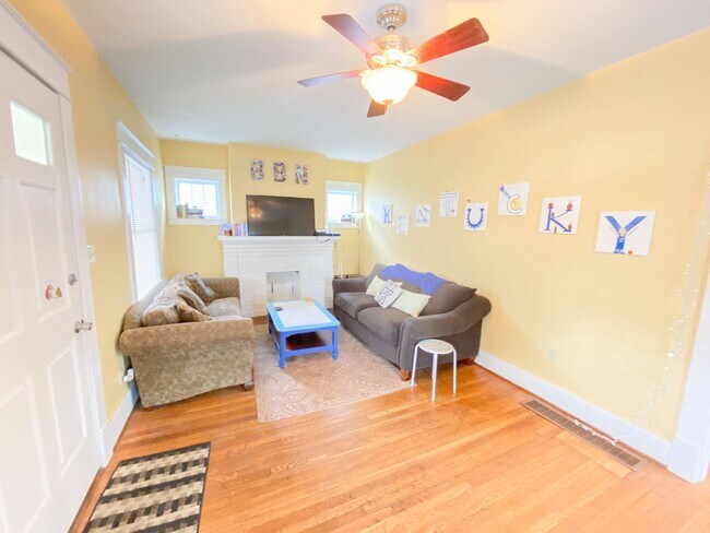 Building Photo - 722 Sunset Dr