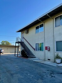 Building Photo - 1156 W Hamilton Ave