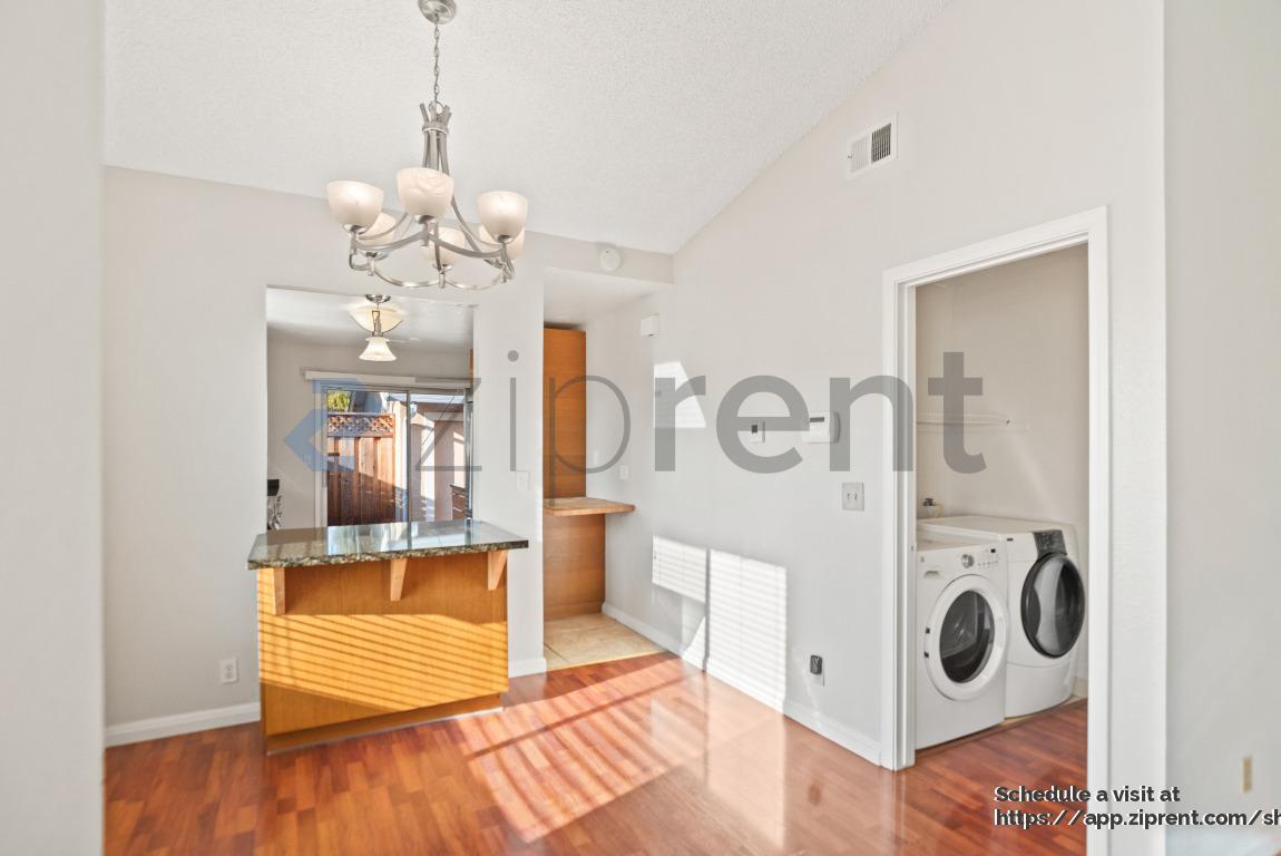 Building Photo - 1618 Seacreek Way