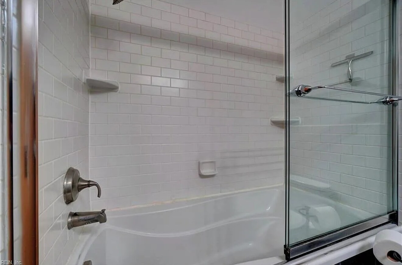 Main bath - 520 W Olney Rd