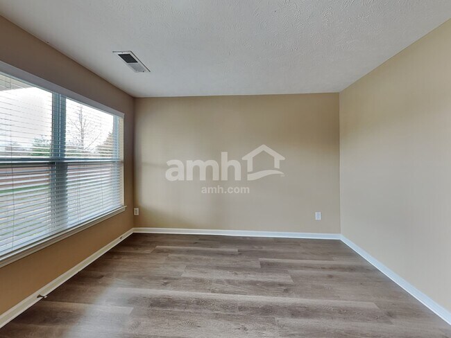 Building Photo - 1075 Savannah Ave