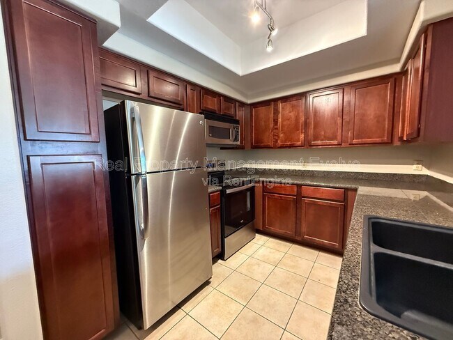 Building Photo - 750 E Northern Ave