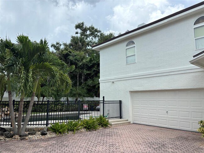 Building Photo - 910 Brightwaters Blvd NE