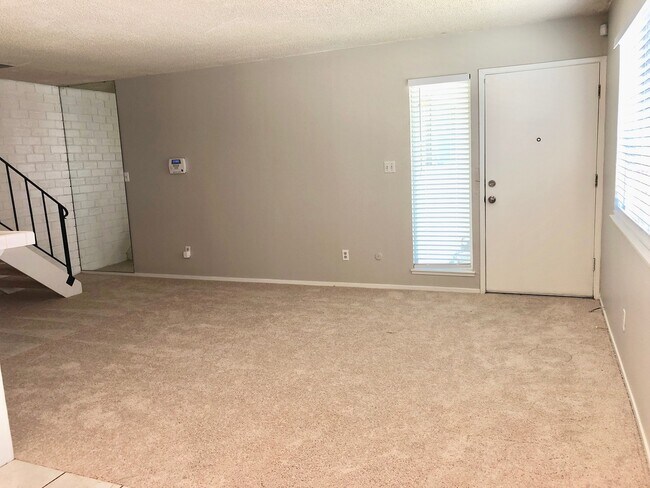 Building Photo - $1,350 Marks & Shaw 2 Bedroom Townhouse, c...