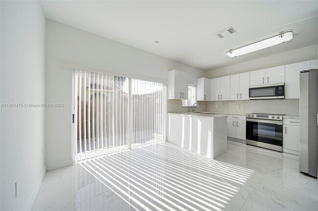 Building Photo - 10740 NW 83rd St