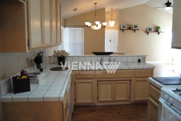 Building Photo - Cute Home in Antelope for Rent!