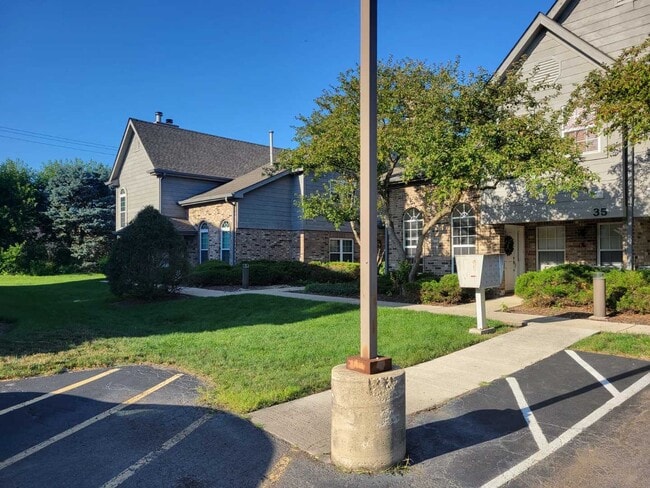 Building Photo - 35 Foxcroft Rd