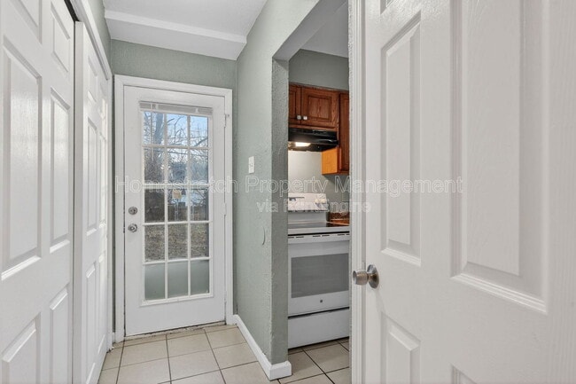 Building Photo - 1218 Maple Ave