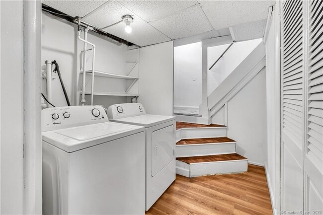 Building Photo - 11 Hallmark Pl