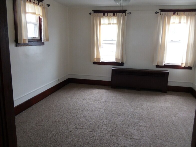 Building Photo - 1122 9th St