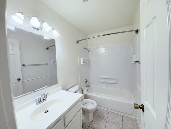 Building Photo - 1616 S 400 W St