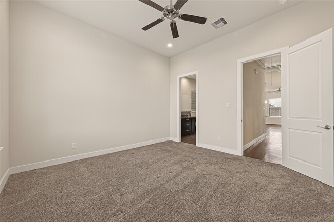 Building Photo - 3925 Tulane Oak Dr