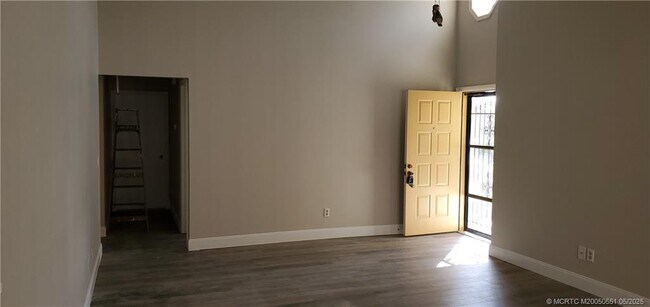 Primary Photo - 41 SE Ontario Way