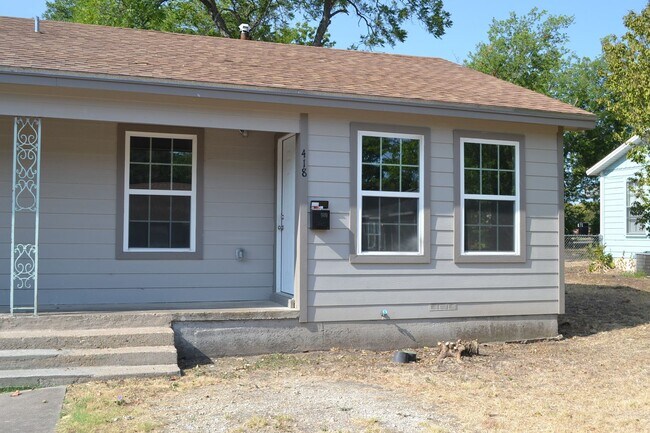 Primary Photo - Renovated 1 bedroom 1 bath duplex!! Don't ...