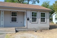 Building Photo - Renovated 1 bedroom 1 bath duplex!! Don't ...