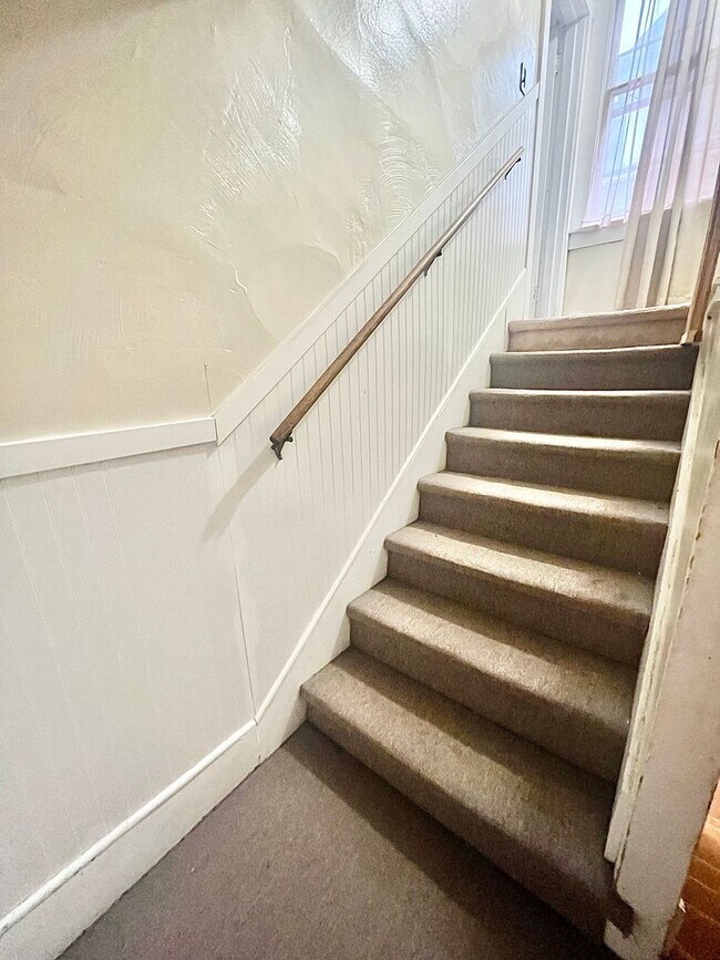 Building Photo - 255-257 N Spring St