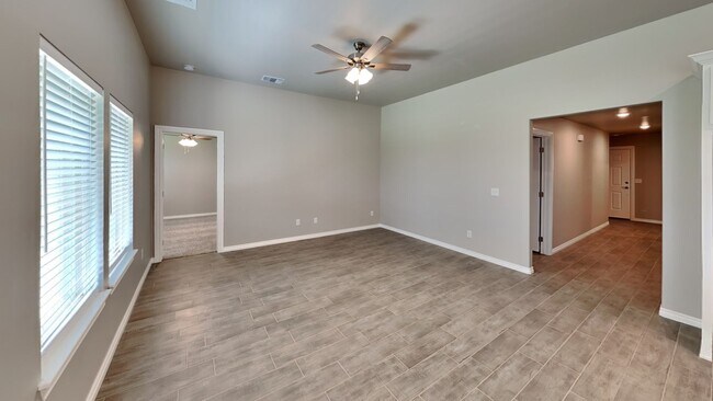 Building Photo - Spectacular 3 Bedroom 2.5 Bathroom Home in...
