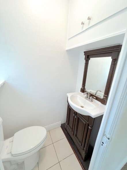 Building Photo - 227 S Gale Dr