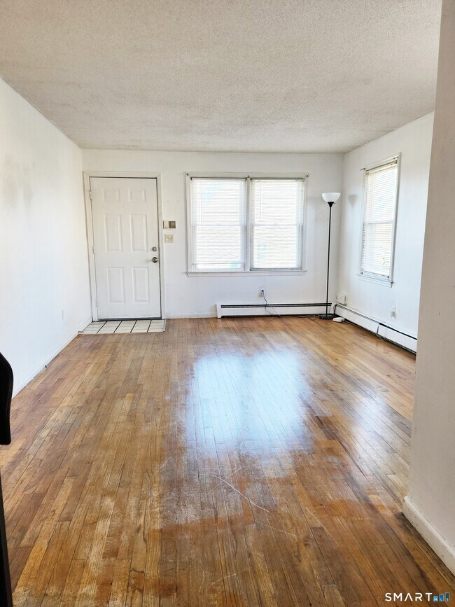 Building Photo - 164 Meadowview Ave