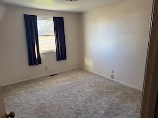 Building Photo - 379 Lawndale Dr