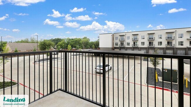 Building Photo - 650 E Sycamore St