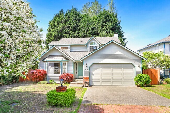 Building Photo - Beautiful Renovated Four Bedroom House for...