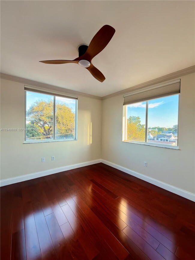 Building Photo - 2501 SW 37th Ave