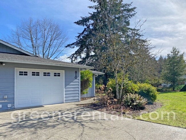 Building Photo - 2BR 1BA Duplex in Desired West Olympia Loc...