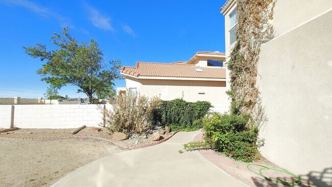 Building Photo - Magnificent 4 Bedroom, 2.5 Bath in Rio Rancho!
