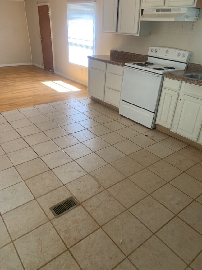 Building Photo - 119 Robin Hood Rd