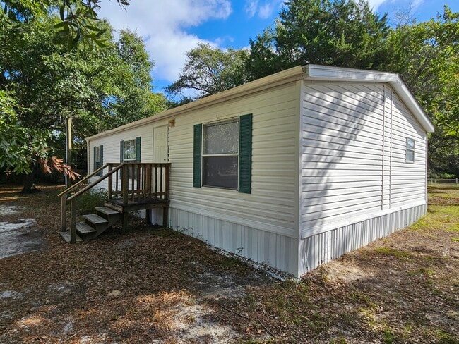 Building Photo - 2494 Salamanca St