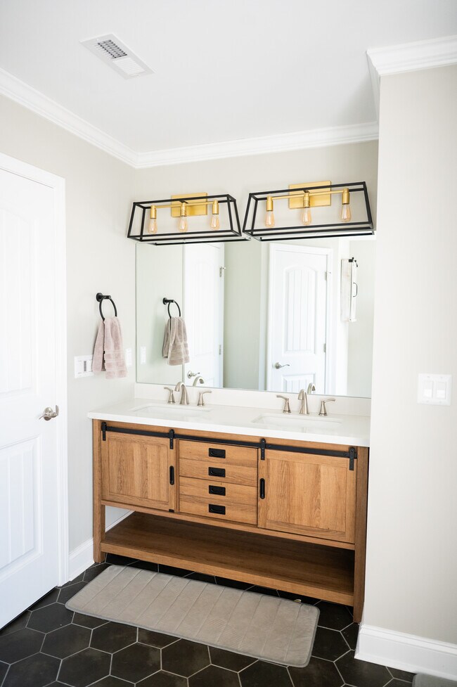 Building Photo - 2486 Griffith Rd