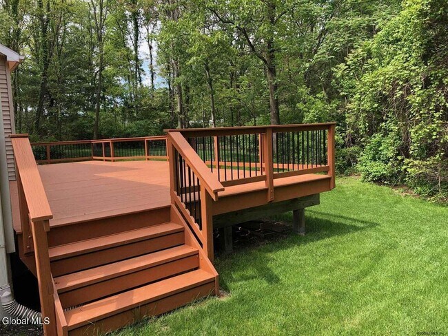 Building Photo - 7 Clearwater Ct