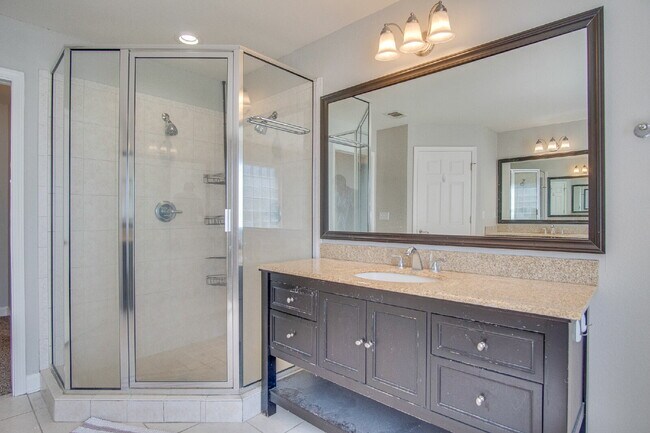 Building Photo - Spacious Pace Home with Office, Fireplace & Pergola