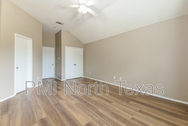 Building Photo - 9853 Fleetwood Dr