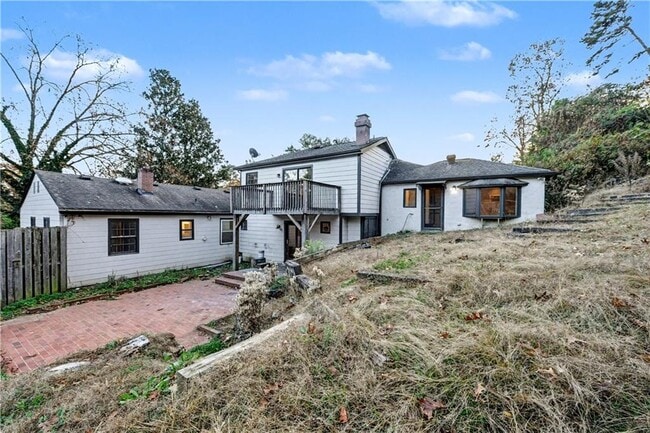 Building Photo - 2008 Shalimar Dr NE