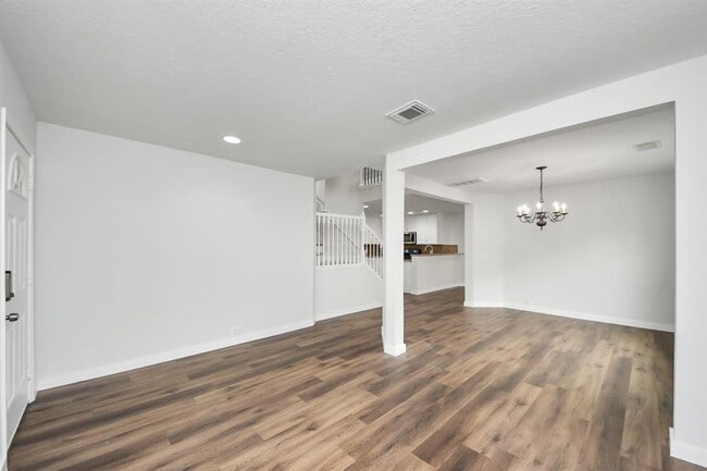 Building Photo - 2703 Edgewick Elm St