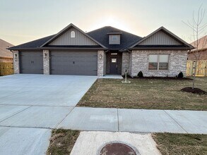 Building Photo - Brand New House!! 3 Bed & 2.5 bath!
