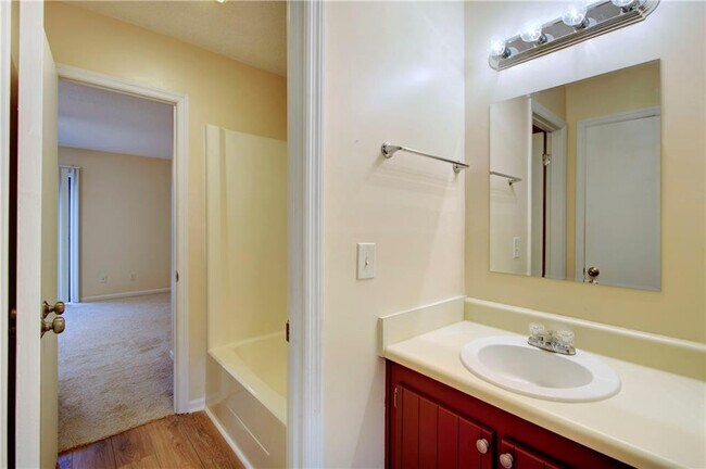 Building Photo - 639 Brockinton Point