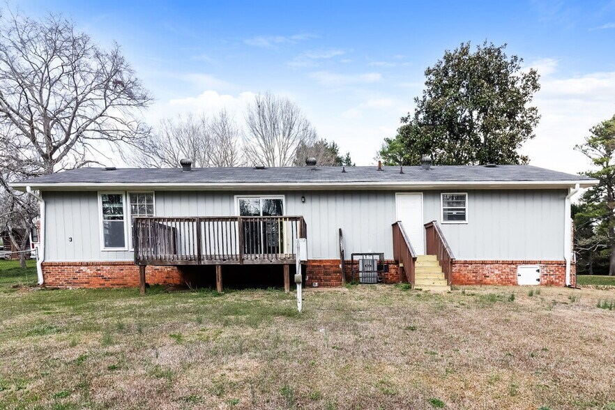 Building Photo - 2851 Britt Dr