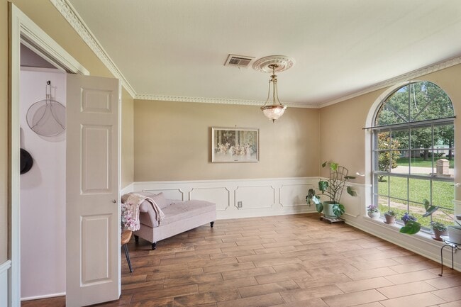 Building Photo - 5003 Mockingbird Ln