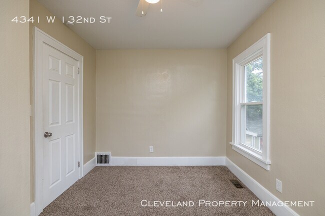 Building Photo - Updated West Side Colonial