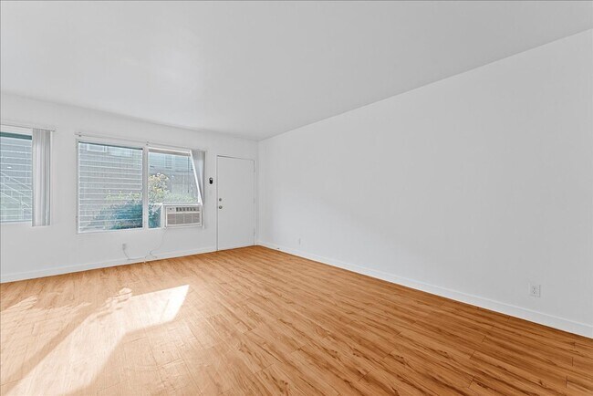 Building Photo - 6114 Cahuenga Blvd
