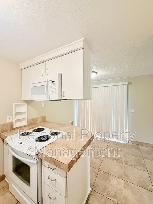 Building Photo - 906 Z St